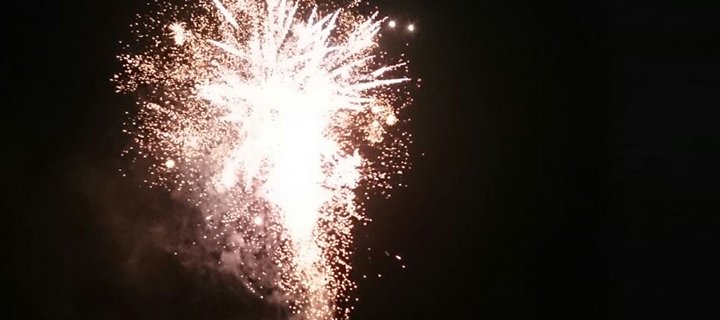 Feuerwerk zum Einläuten des Pflaumenkuchenmarktes